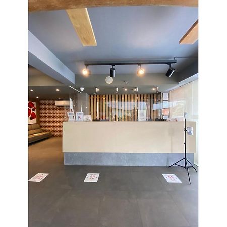 Capital O 820 Guijo Suites Makati มะนิลา ภายนอก รูปภาพ