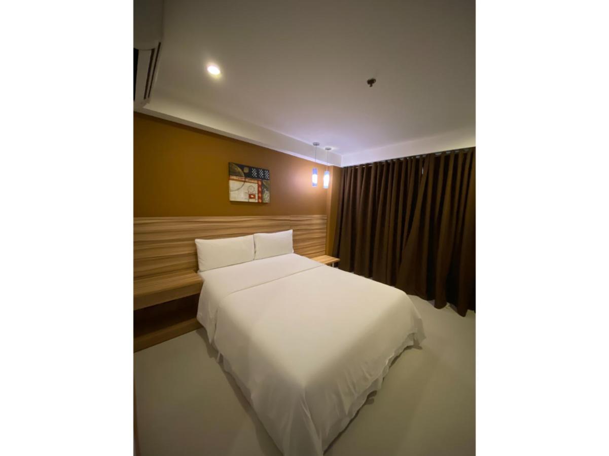 Capital O 820 Guijo Suites Makati มะนิลา ภายนอก รูปภาพ