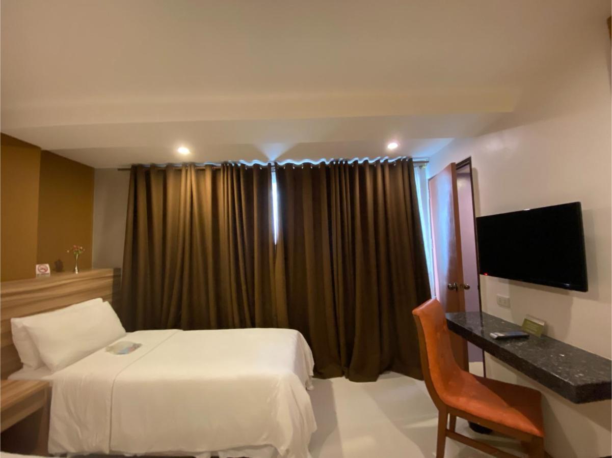 Capital O 820 Guijo Suites Makati มะนิลา ภายนอก รูปภาพ