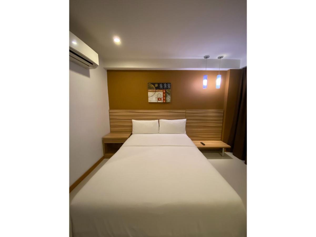 Capital O 820 Guijo Suites Makati มะนิลา ภายนอก รูปภาพ