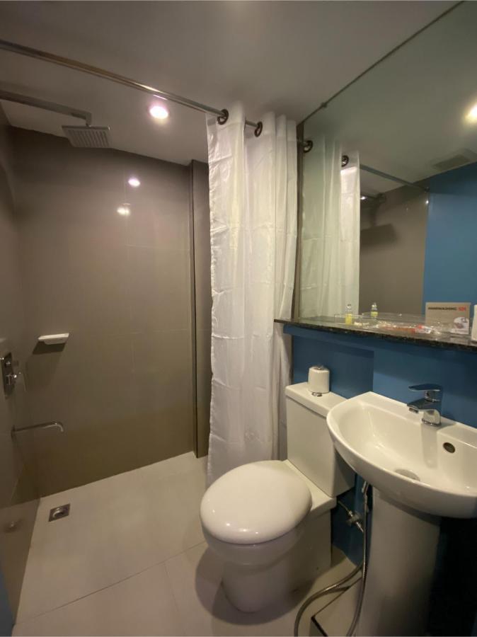Capital O 820 Guijo Suites Makati มะนิลา ภายนอก รูปภาพ